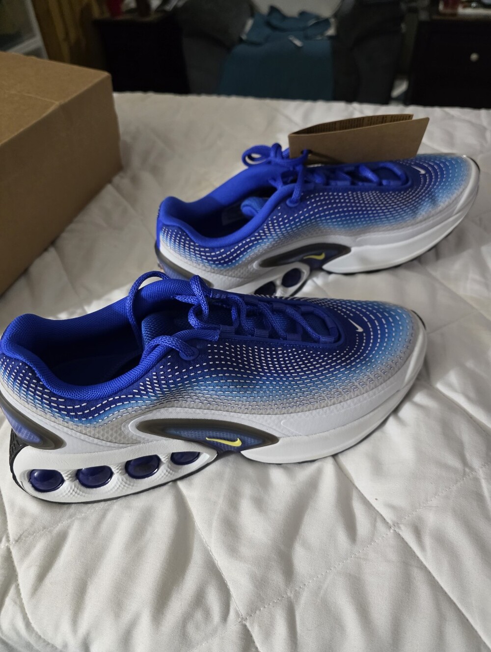Nike Air Max DN, Size 9.5m New. Royal Blue Running Shoes - Picture 3 of 6